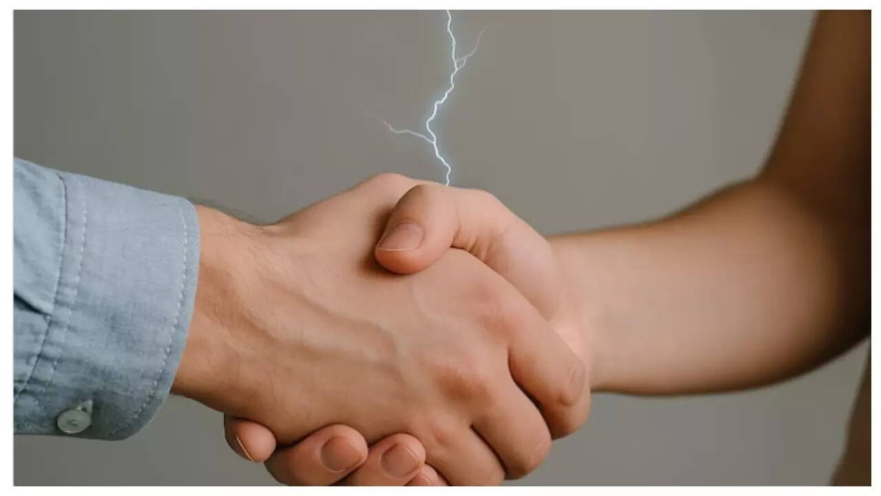 people feel electric shocks because of vitamin b12 deficiency11