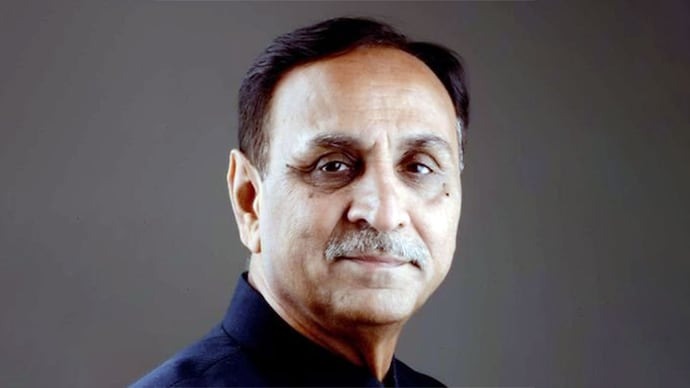 purv cm vijay rupani ke nidhan par rajkiya shok vidhansabha mein aadha jhukaya gaya tiranga11