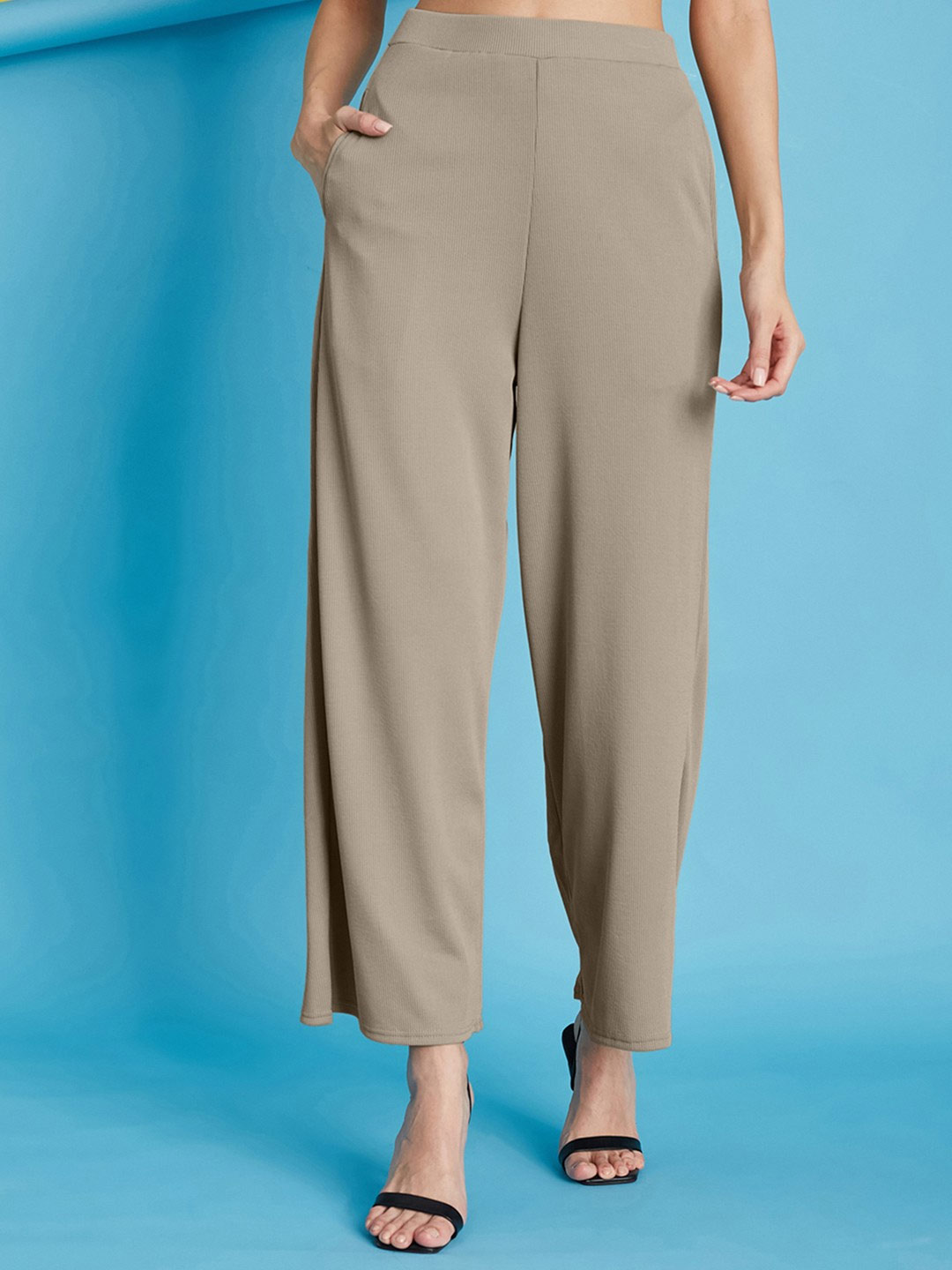 stylish and comfortable trousers for women to wear during trip outfit at low price333