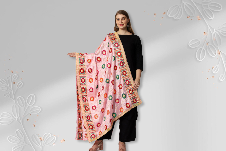 top dupatta designs for women to wear with black outfits33