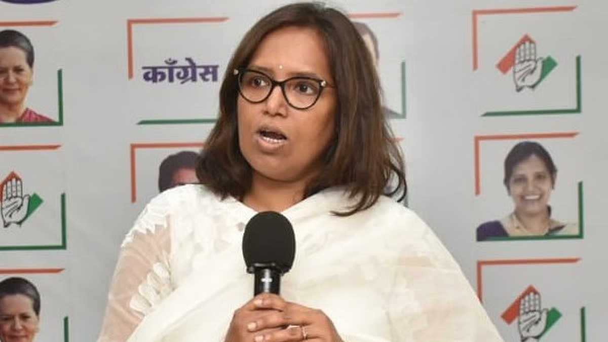 varsha gaikwad writes latter to cm devendra fadnavis on dharavi redevelopment project maharashtra11