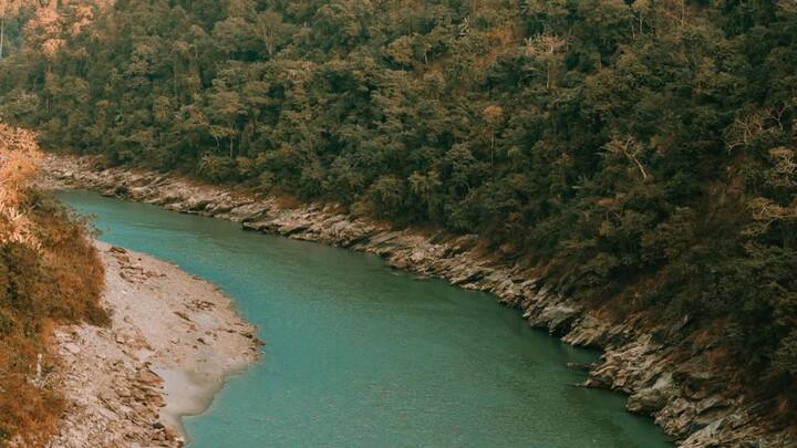 why most of the river in india flow on the east know what is the reason behind this33