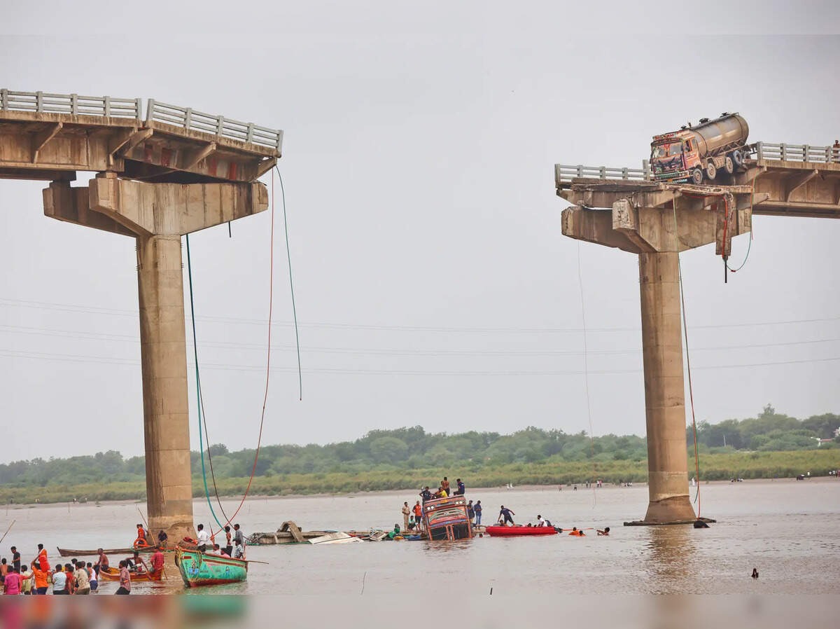 5 dangerous bridges on narmada canals shut no heavy vehicles allowed on 4 others1