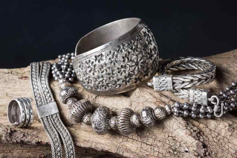 5 easy trick to remove blackness of silver jewellery at home1
