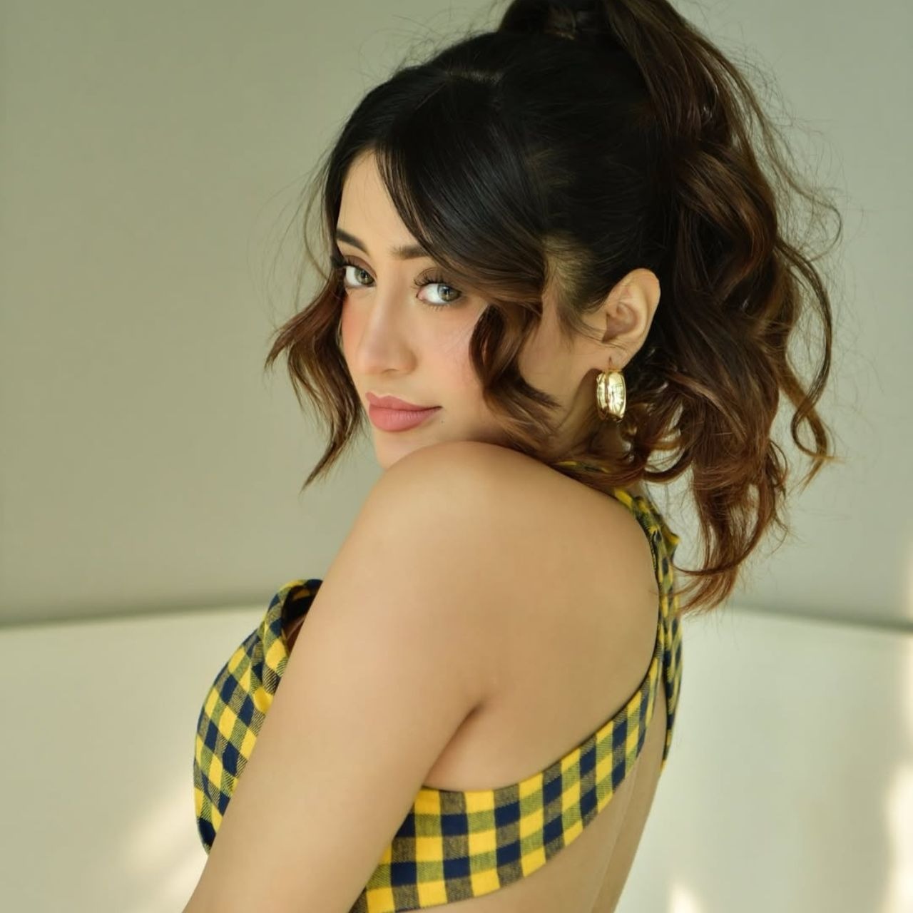 If you are running late for office then make this quick 5 minute hairstyle your look will be perfect2