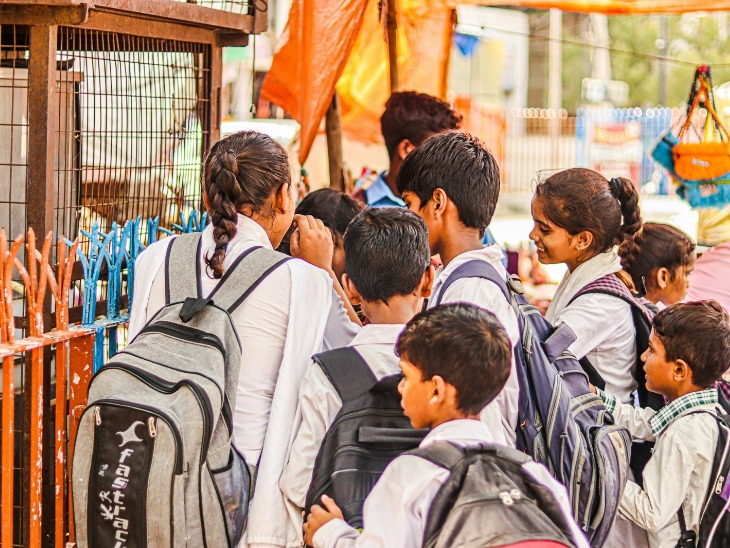 In Ahmedabad children will now go to school without bags there will be a No Bag Day in schools on Saturday2