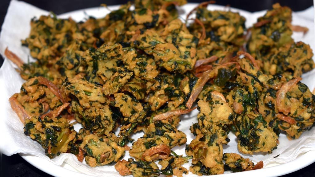 Make crispy spinach bhajiya for breakfast in the morning it will be delicious to eat during the rainy season note down the recipe1