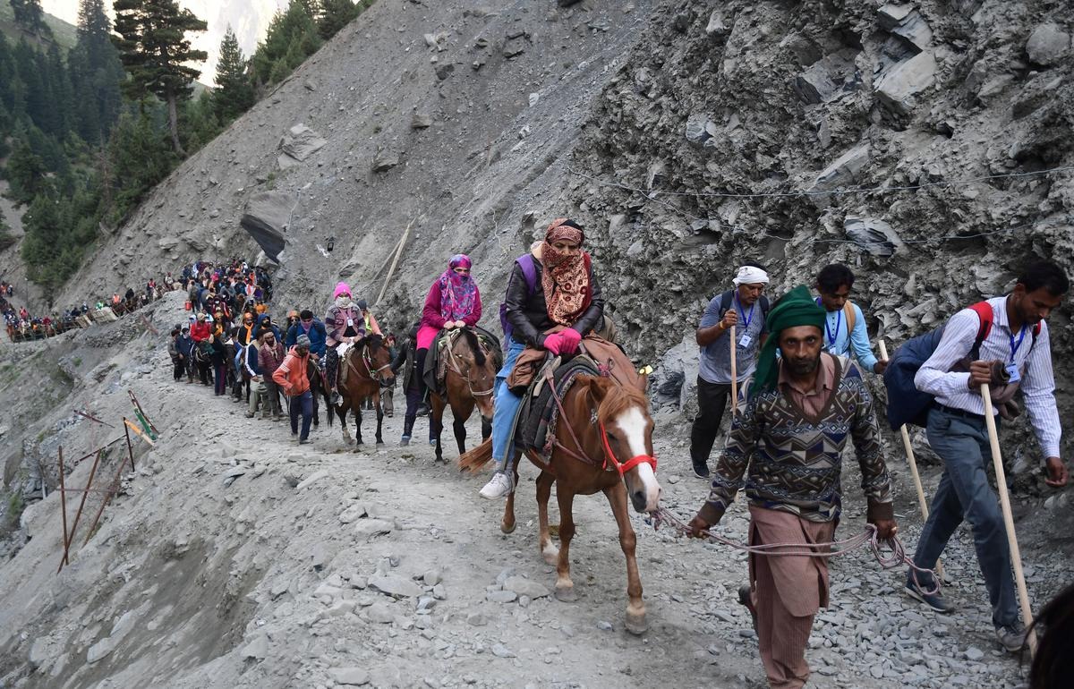 lg manoj sinha flags off the first batch of pilgrims for shri amarnath yatra from jammu1