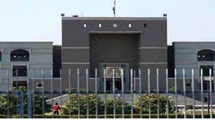 senior advocate bhaskar tanna spotted sipping beer during hearing apologised to gujarat high court111