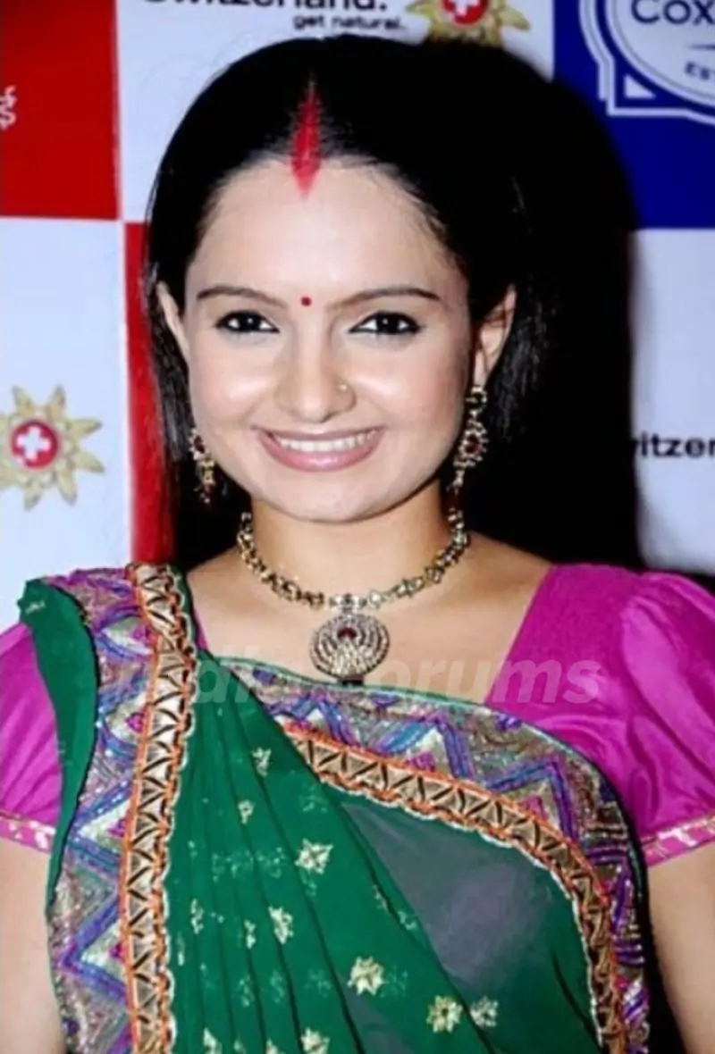 6638 giaa manek as gopi from saath nibhana saathiya