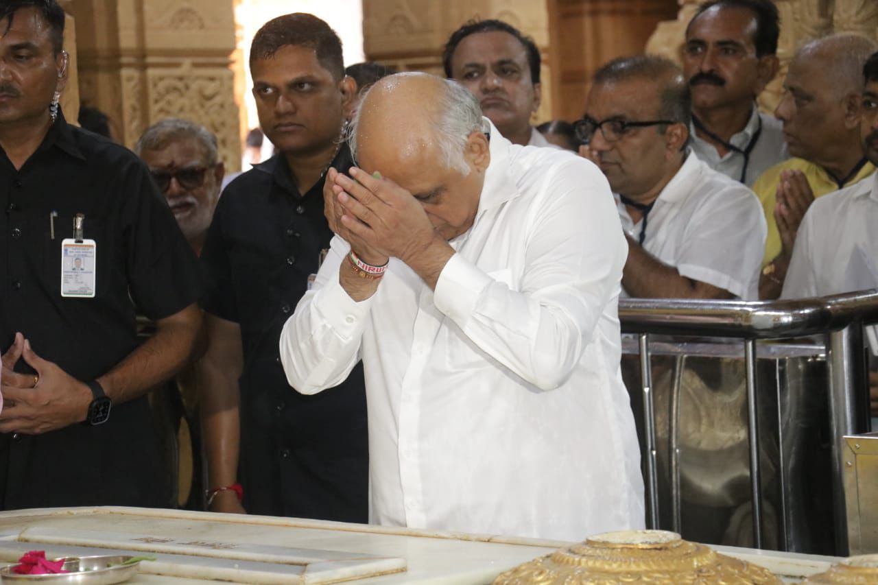 મુખ્યમંત્રી શ્રી ભૂપેન્દ્ર પટેલે પવિત્ર શ્રાવણ માસના અંતિમ સોમવારે સોમનાથ મહાદેવના દર્શન પૂજન કર્યા 4 Somnath 5